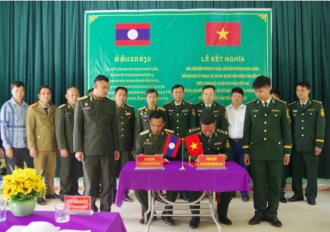 Vietnamese, Lao border forces strengthen solidarity